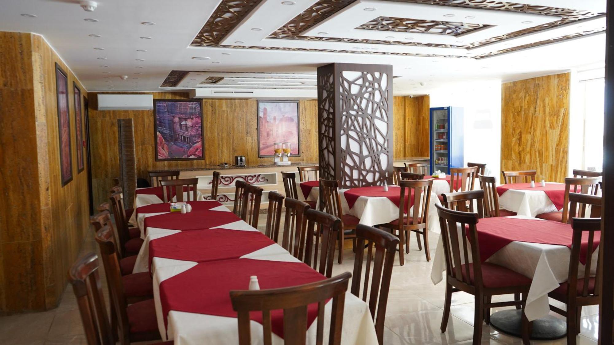 Petra Agora Hotel Вади Муса Екстериор снимка