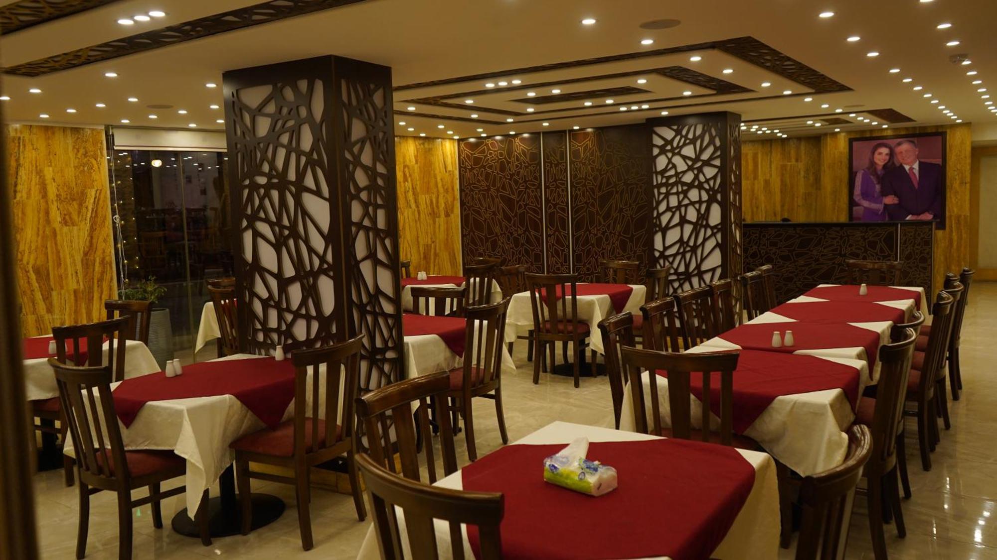 Petra Agora Hotel Вади Муса Екстериор снимка