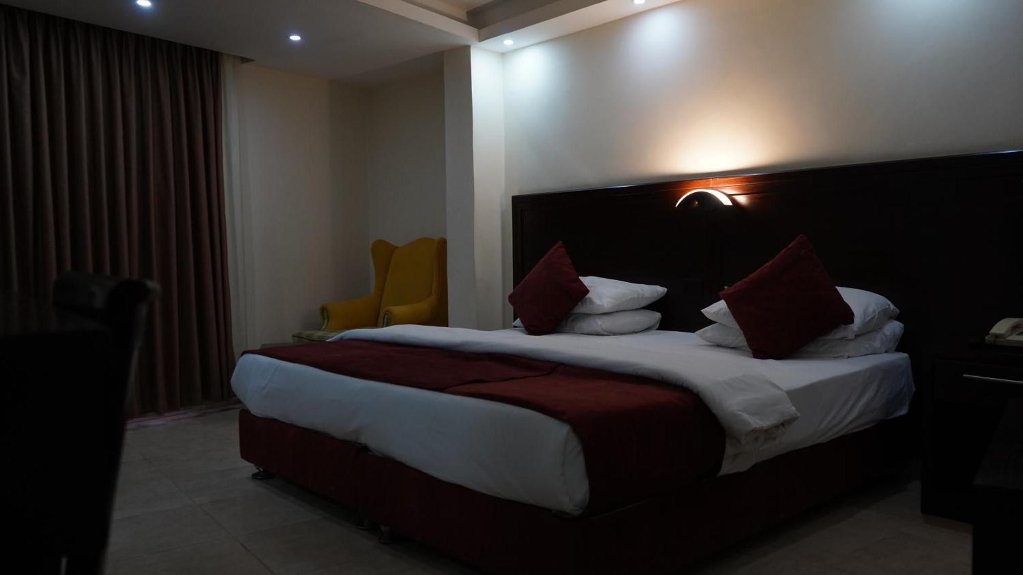 Petra Agora Hotel Вади Муса Екстериор снимка