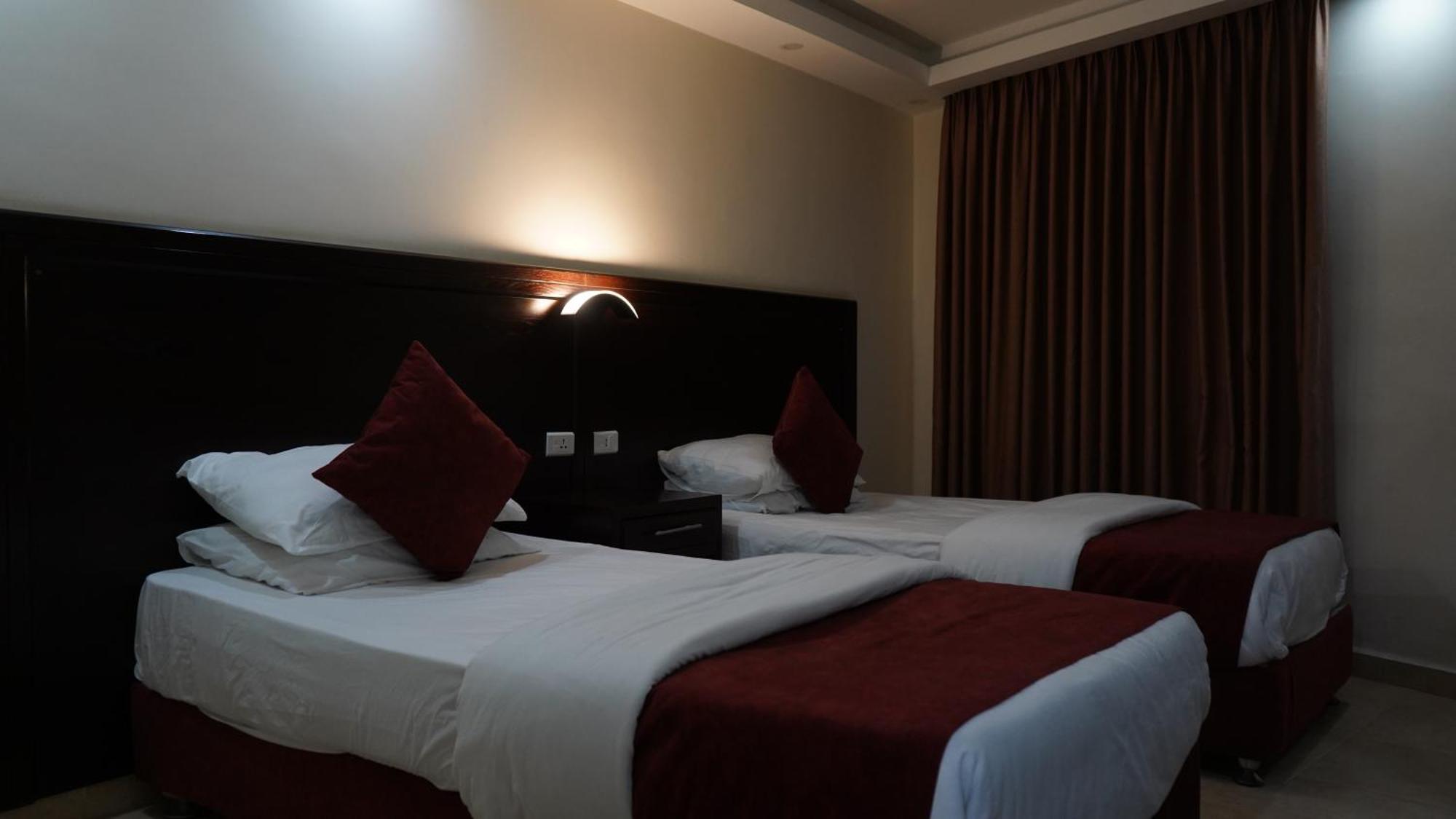 Petra Agora Hotel Вади Муса Екстериор снимка